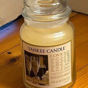 Yankee Candle -  'Tying the Knot' Housewarmer Candle